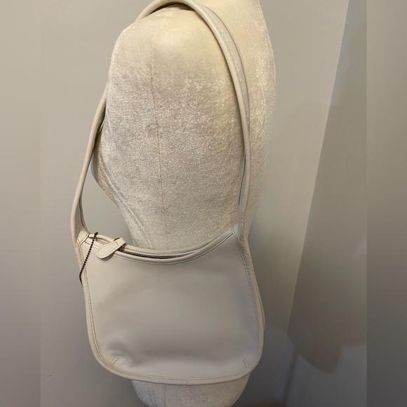 “Coach”
Small white leather purse - Picture 9 of 10